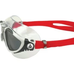 AQUASPHERE Vista Swim Goggles - Smoke Getint - Wit/Rood 11 AQUASPHERE Vista Swim Goggles - Smoke Getint - Wit/Rood -Zwemuitrusting aquasphere vista swim goggles smoke tinted white red 5 1442270