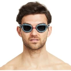 Zoggs Predator Swimming Goggles - Polarized Smoke Lenses - Small Fit - Grey/Grey 14 Zoggs Predator Swimming Goggles - Polarized Smoke Lenses - Small Fit - Grey/Grey -Zwemuitrusting zoggs predator swimming goggles polarized smoke lenses regular fit grey grey 6 1386361